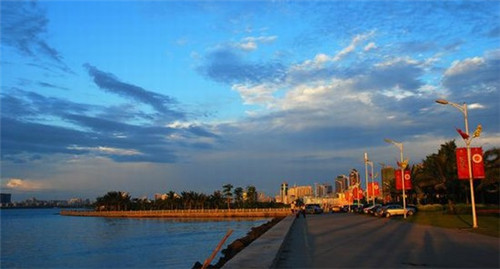 諻家焖客砂锅饭